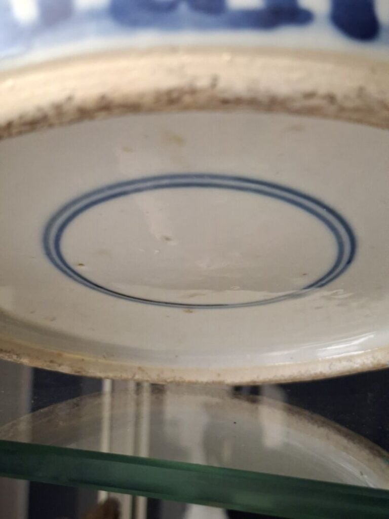 CHINE - Pot à gingembre en porcelaine émaillée bleu et blanc à décor de fleur e…