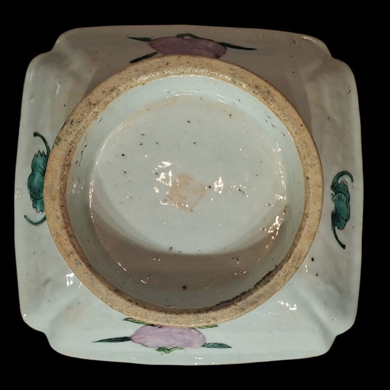 CHINE, vers 1880 - Paire de raviers sur pied en porcelaine et émaux de la famil…