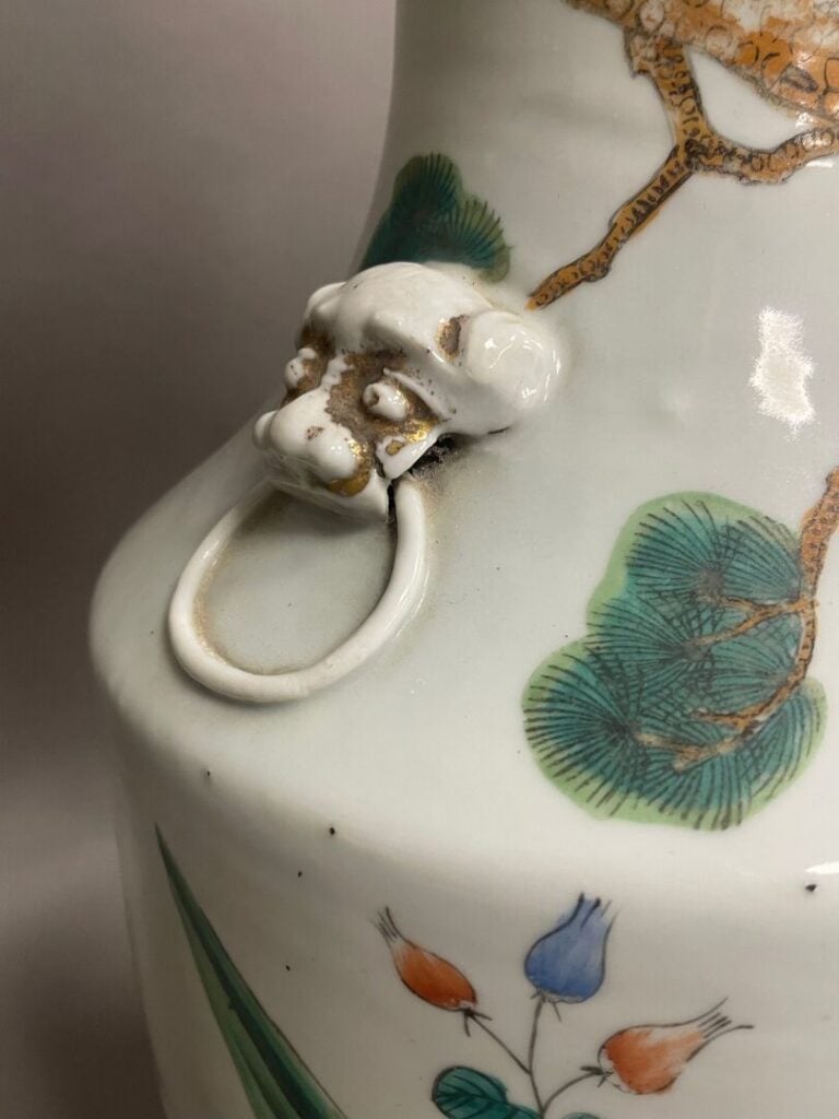 CHINE, vers 1920 - Vase de forme balustre en porcelaine de style famille rose à…
