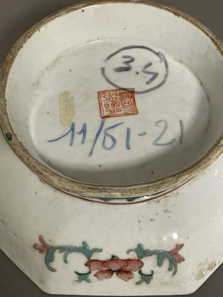 CHINE, XIXe - Ravier en porcelaine et émaux de la famille rose à décor de chauv…