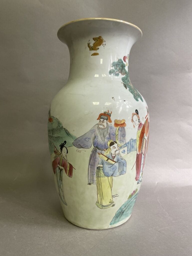 CHINE, XIXe - Vase balustre en porcelaine de la famille rose à décor des 3 étoi…