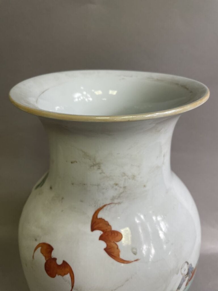 CHINE, XIXe - Vase balustre en porcelaine de la famille rose à décor des 3 étoi…