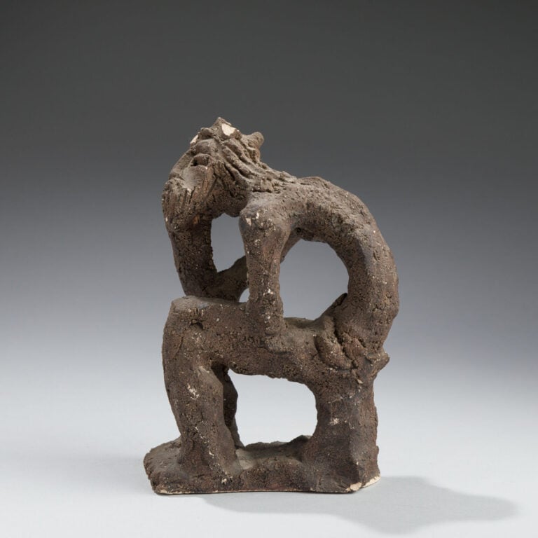 ÉCOLE XXÈME SIÈCLE - Le penseur - Terre cuite peinte, manques - Hauteur : 19 cm…