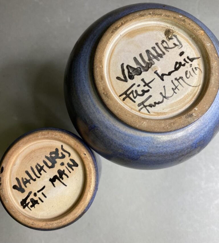 FONK et MATEO à VALLAURIS - Réunion d'un vase balustre et d'un vase rouleau en…
