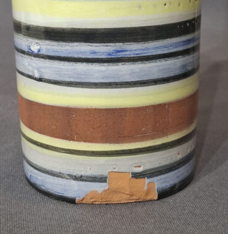 H. THOMAS - Bouteille en céramique émaillée polychrome à décor de rayures - Sig…