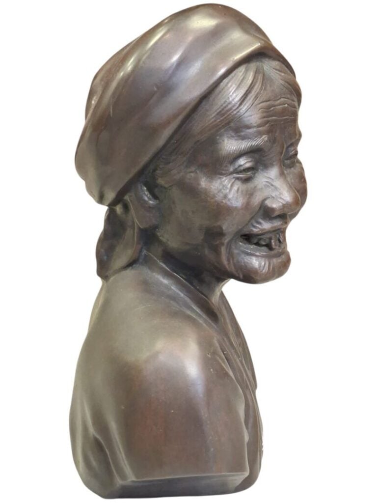 INDOCHINE - Buste de dame âgée - H. 36 cm