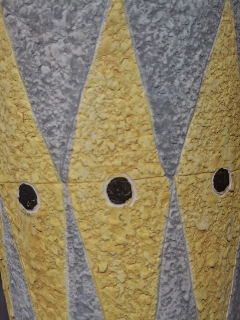 Jacques SAGAN (1927-2004), à VALLAURIS - Vase évasé sur piédouche en céramique…