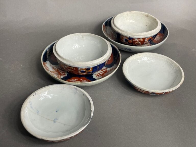 JAPON - Réunion deux 2 coupelles et leur soucoupes en porcelaine imari - (Egren…