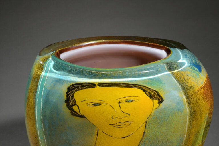 LOUMARI (XXe) - Important vase en verre à décor d'inclusions intercalaires poly…