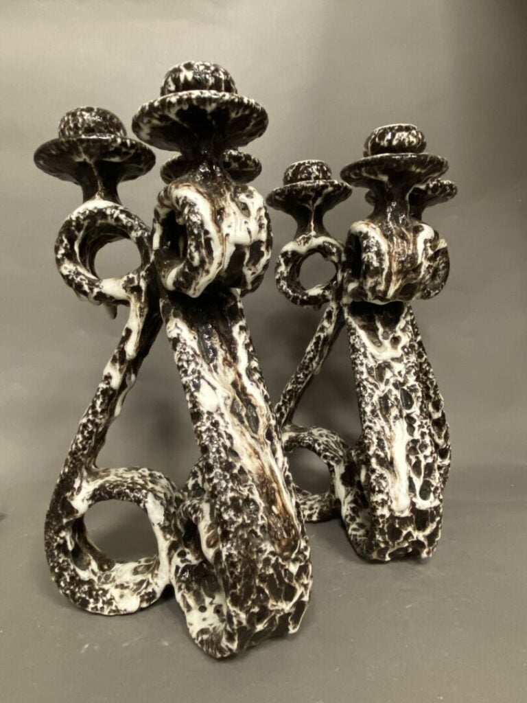 Marius GIUGE (1909-1980) à Vallauris - Paire de chandeliers à 3 branches en cér…