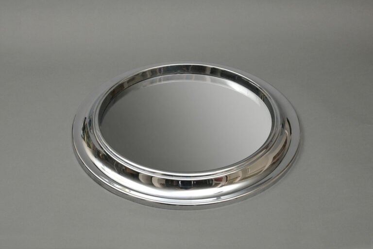 Miroir circulaire en métal chromé à bordure moulurée - Travail dans le goût des…