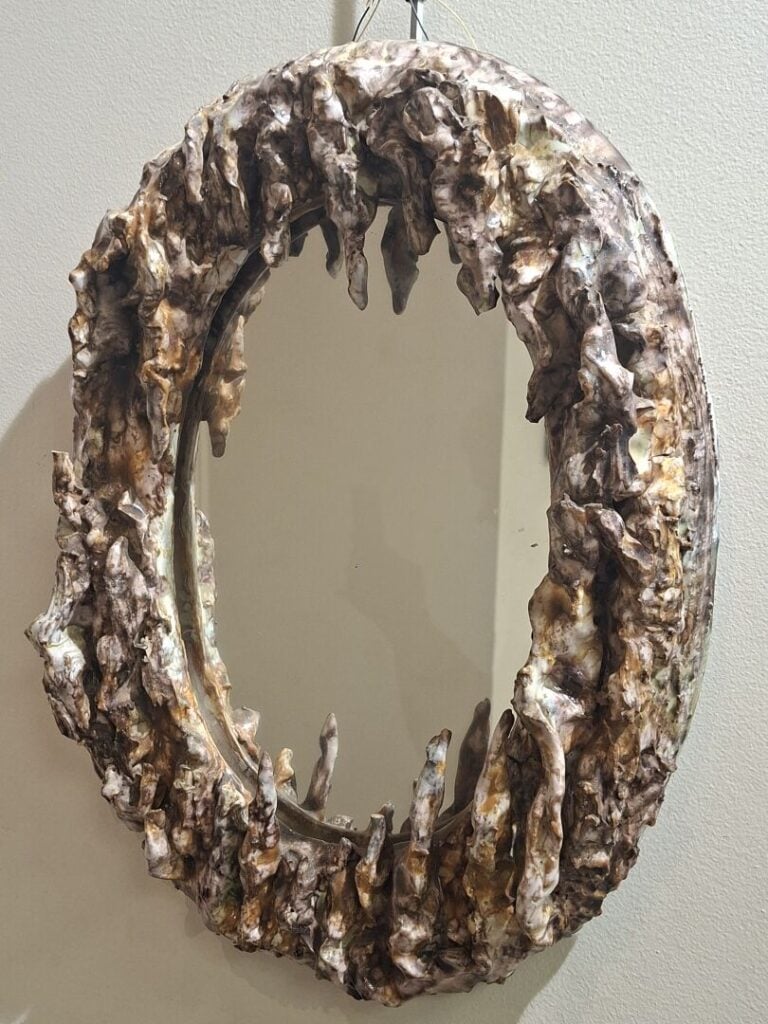 Miroir ovale en céramique émaillée à motifs de stalactites - 41,5 x 31 cm - (lé…