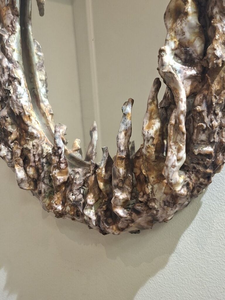 Miroir ovale en céramique émaillée à motifs de stalactites - 41,5 x 31 cm - (lé…