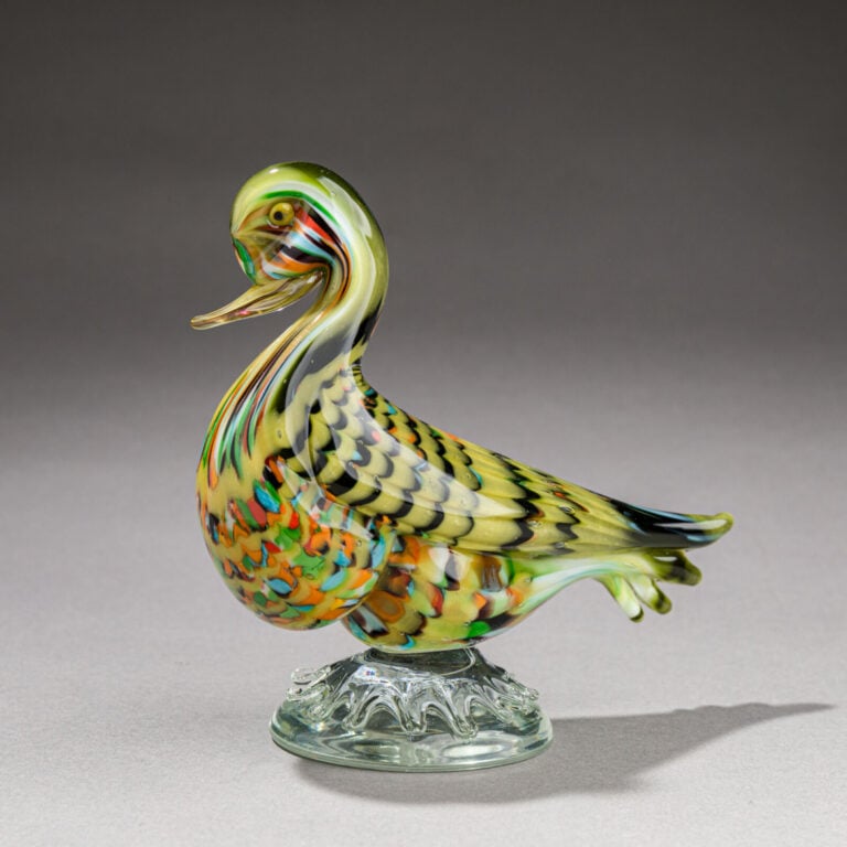 Murano. Canard en verre à décor marbré polychrome sur base incolore. Modèle cré…