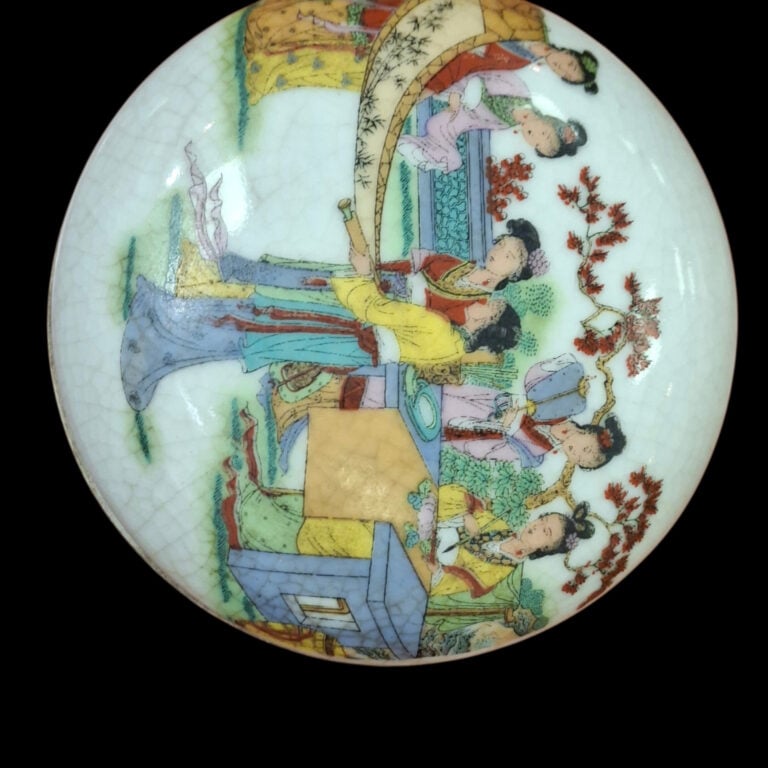 Petite boîte circulaire en porcelaine ornée de scènes ce palais - Couverte poly…