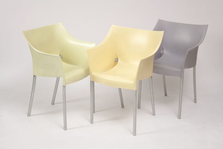 Philippe STARCK (1949) pour KARTELL - Suite de trois sièges modèle "Dr No." en…