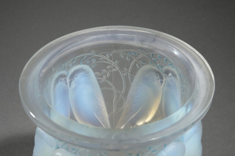 René LALIQUE (1860-1945) - Vase "Ceylan" dit aussi "Huit perruches" - Épreuve e…