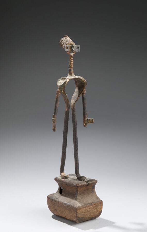 ROBERT JACOBSEN (1912-1993) - Homme aux deux clefs - Sculpture en fer fixée sur…