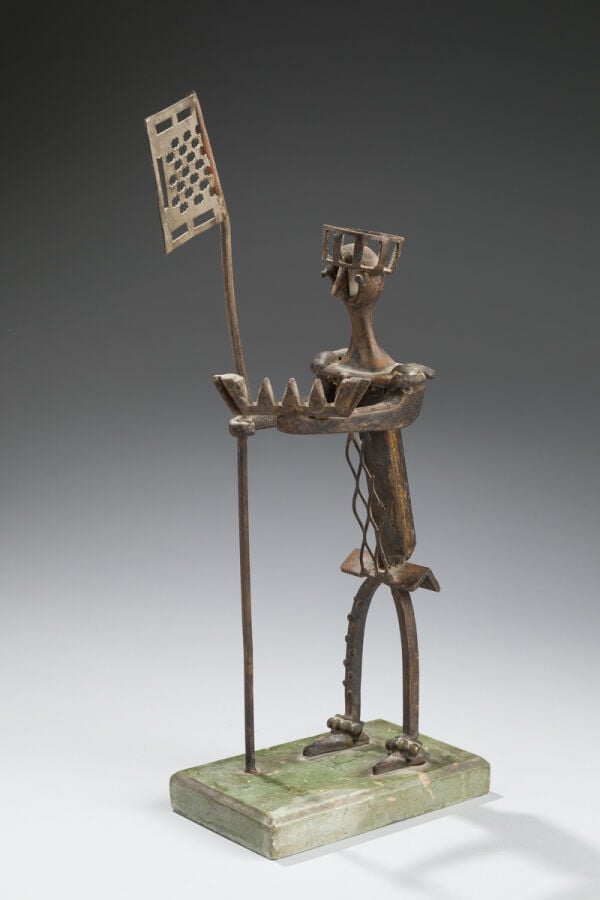 ROBERT JACOBSEN (1912-1993) - Personnage à la couronne et au drapeau - Sculptur…