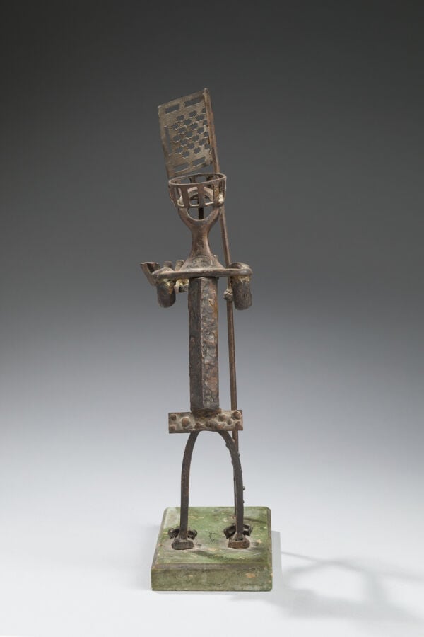 ROBERT JACOBSEN (1912-1993) - Personnage à la couronne et au drapeau - Sculptur…