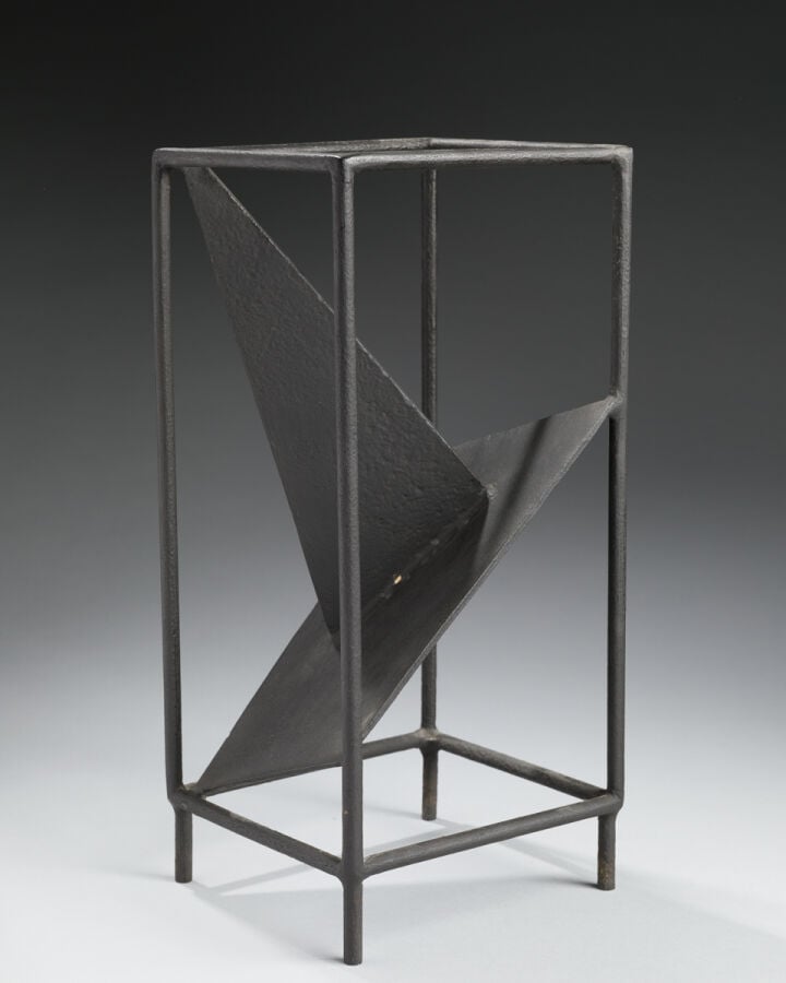 ROBERT JACOBSEN (1912-1993) - Sculpture no 144, c. 1950-1955 - Fer peint en noi…