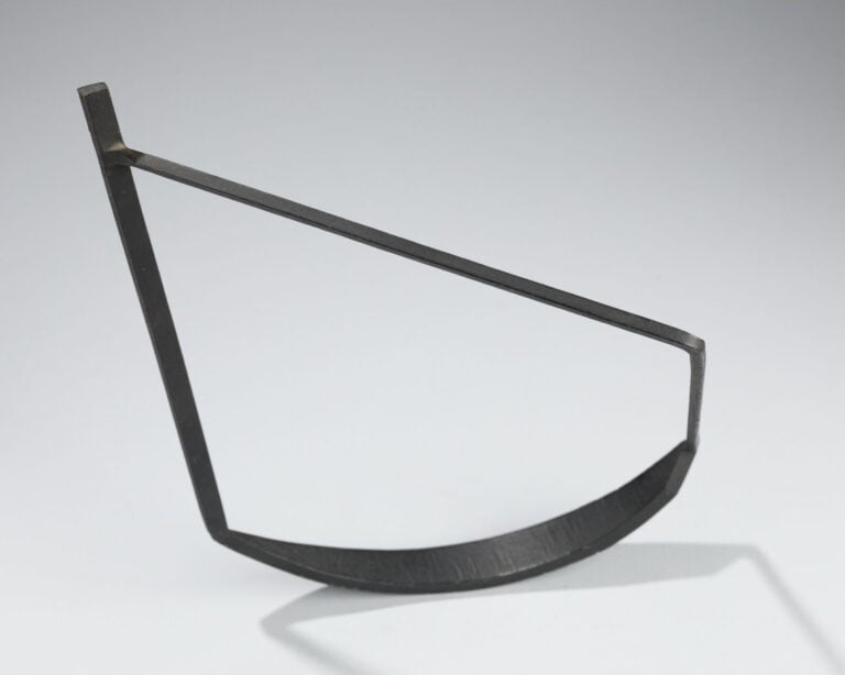 ROBERT JACOBSEN (1912-1993) - Sculpture no 172, c.1950-1955 - Fer peint en noir…