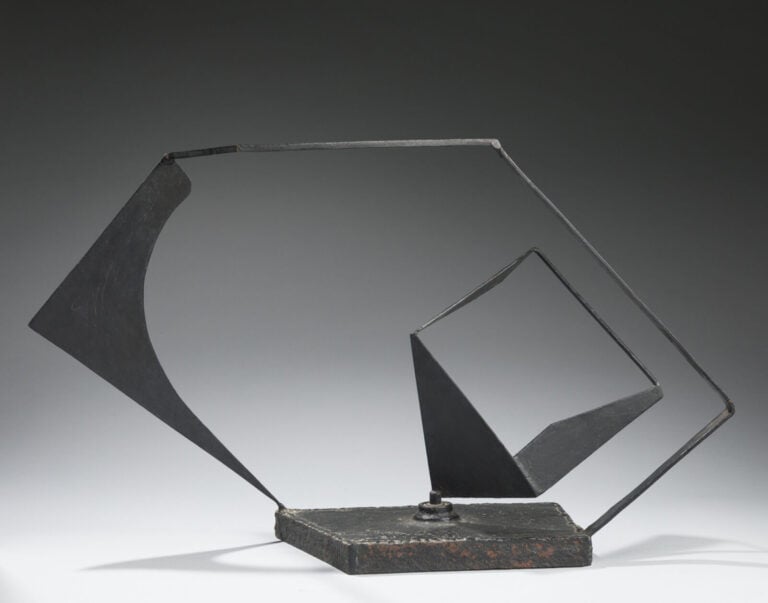 ROBERT JACOBSEN (1912-1993) - Sculpture pivotante, c.1950-1955 - Fer peint en n…