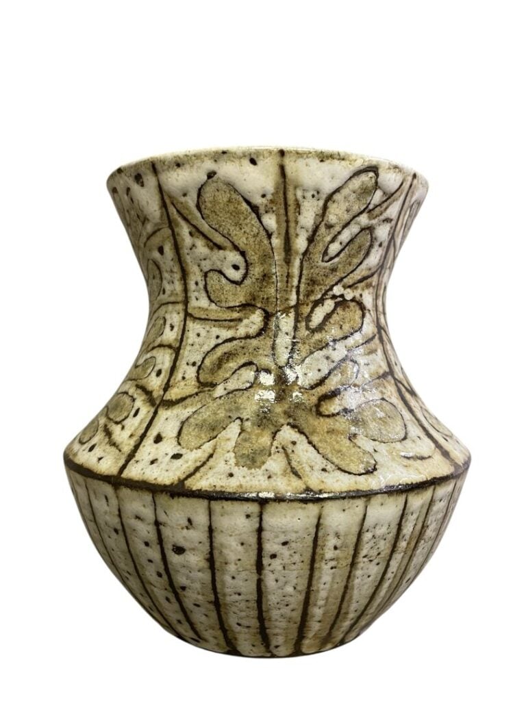 Robert PEROT (1931-2003) - Vase en céramique émaillée polychrome à décor de feu…