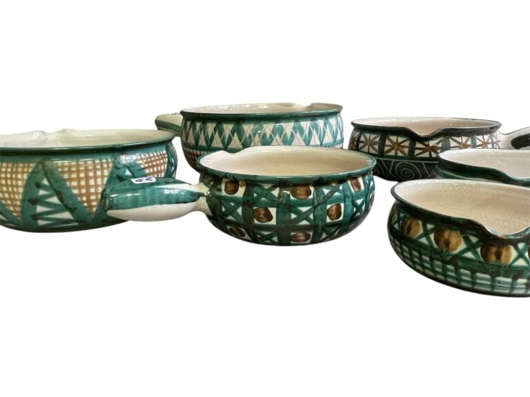 Robert PICAULT (1919-2000) - Lot de 6 casseroles et 2 poêlons en céramique émai…