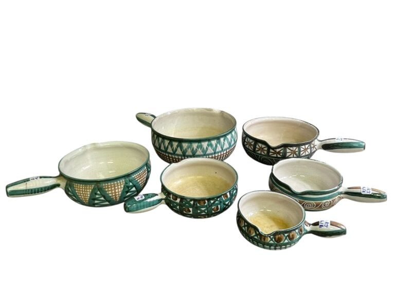Robert PICAULT (1919-2000) - Lot de 6 casseroles et 2 poêlons en céramique émai…