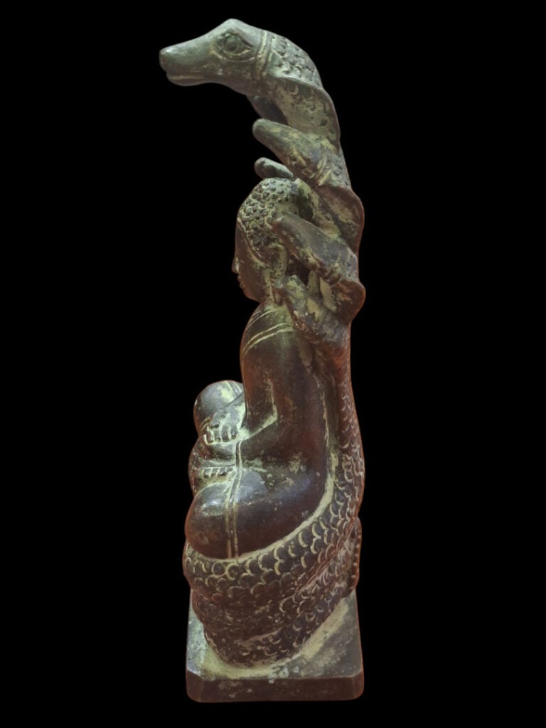 SIAM, XXe - Statuette en bronze représentant le Bouddha en méditation sous le s…