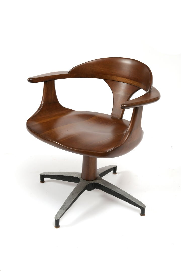Table de salle à manger à plateau circulaire en teck avec quatre fauteuils à as…