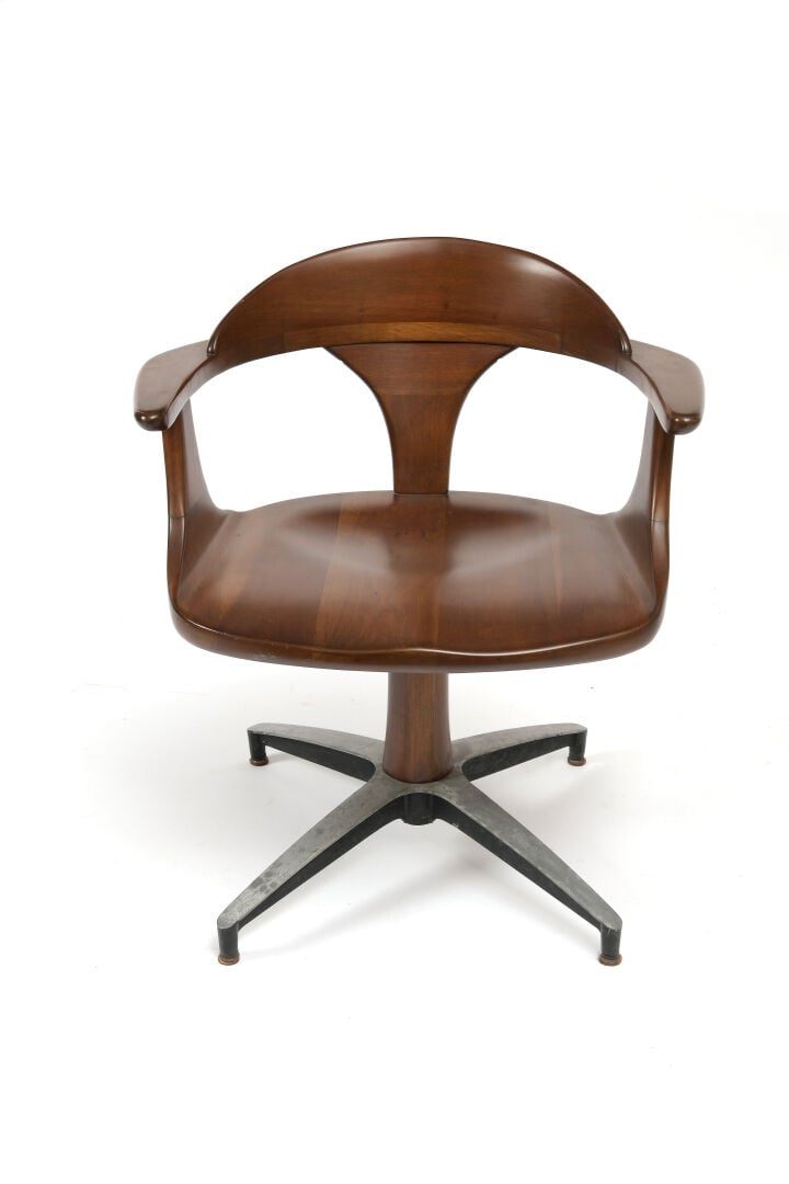 Table de salle à manger à plateau circulaire en teck avec quatre fauteuils à as…