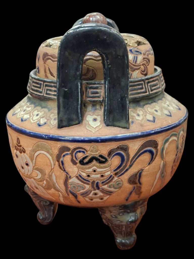 VIETNAM vers 1920 bianhoa - Brûle parfum tripode céramique polychromie décor ob…