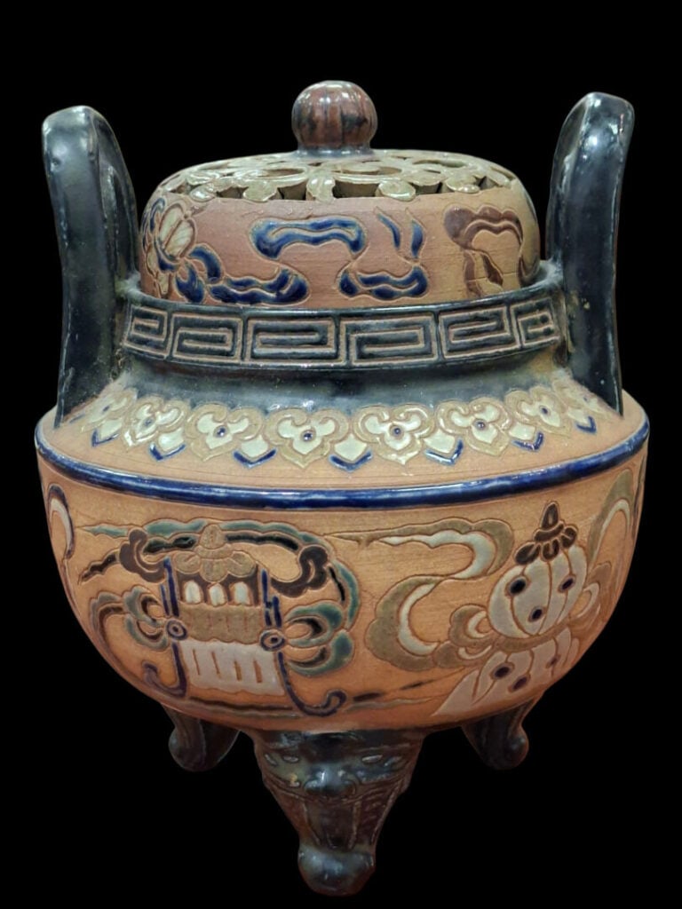 VIETNAM vers 1920 bianhoa - Brûle parfum tripode céramique polychromie décor ob…
