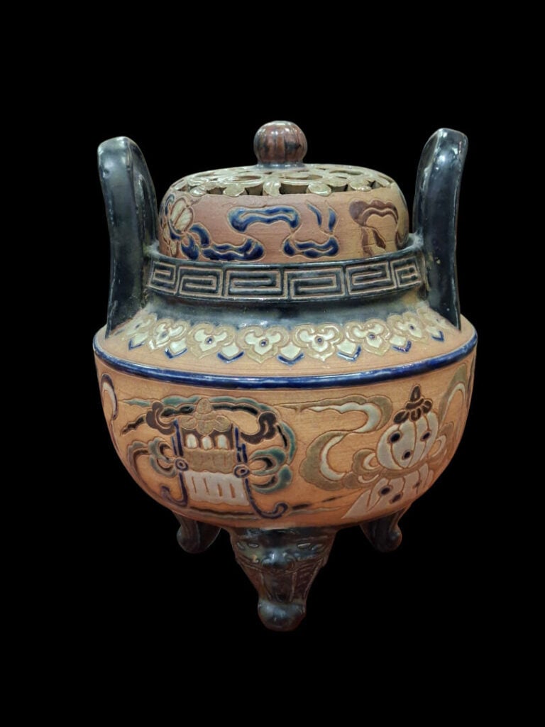 VIETNAM vers 1920 bianhoa - Brûle parfum tripode céramique polychromie décor ob…