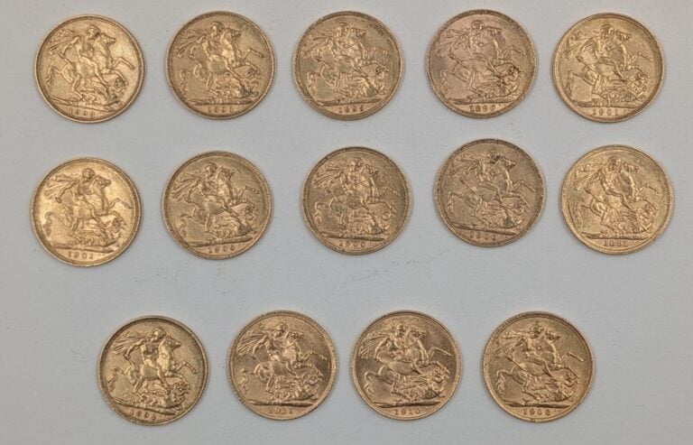 ANGLETERRE - Ensemble de 14 pièces en or comprenant : - - 9 pièces Victoria ( 2…