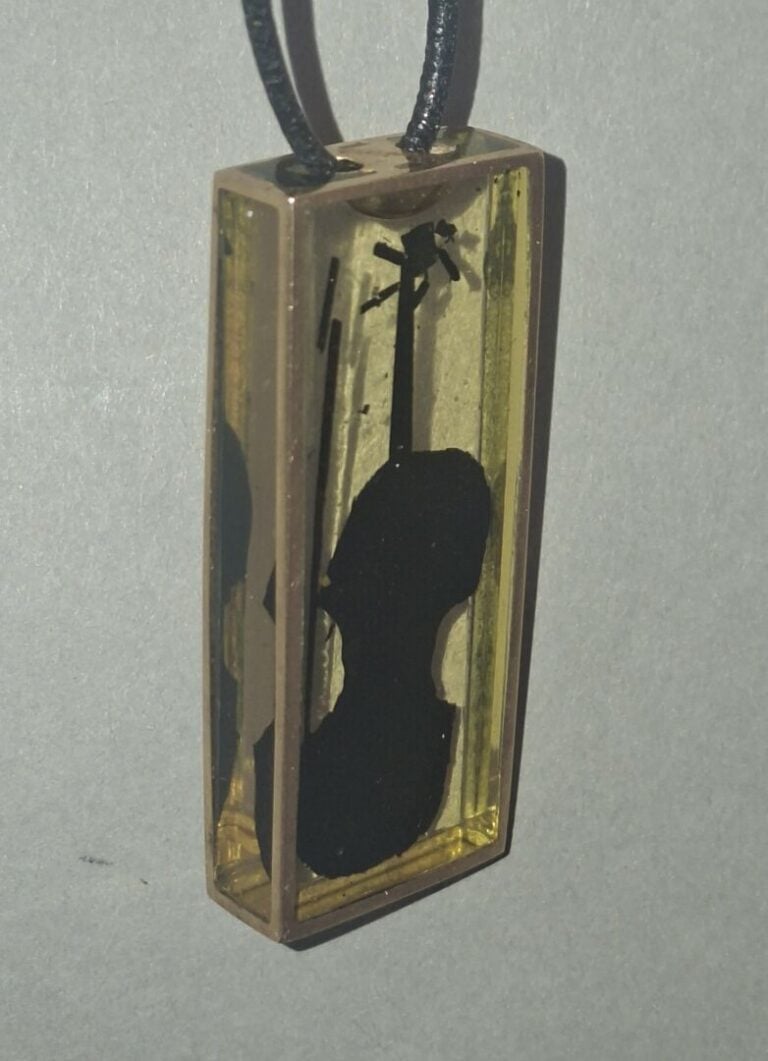 Armand Fernandez dit ARMAN (1928-2005) - Pendentif rectangulaire "Violon calcin…