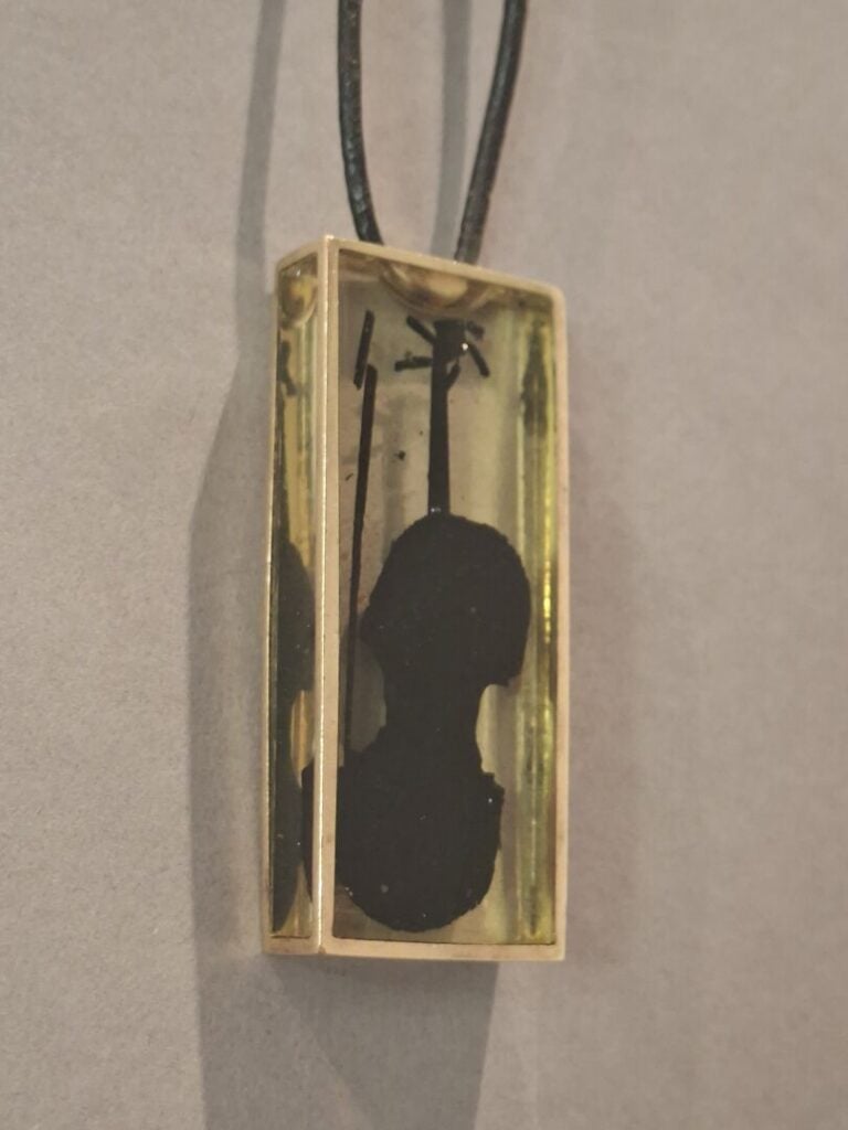 Armand Fernandez dit ARMAN (1928-2005) - Pendentif rectangulaire "Violon calcin…