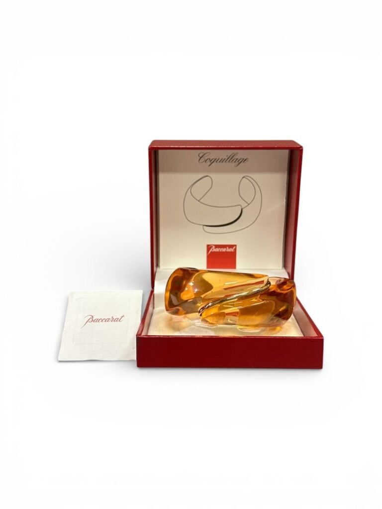 BACCARAT - Bracelet modèle "Coquillage" en cristal orangé souligné d'un liseré…
