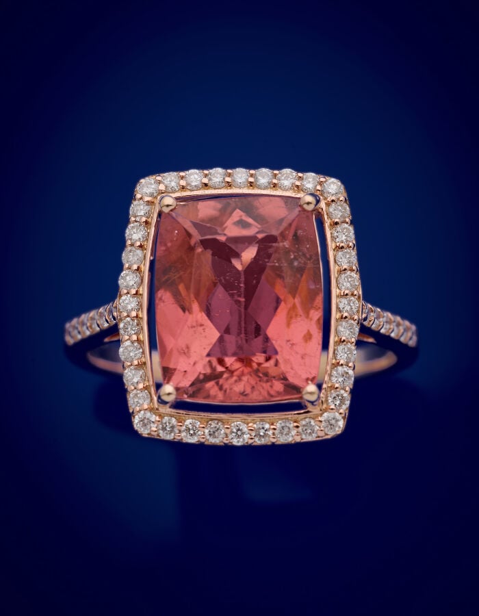 BAGUE en or rose (585‰) 14 carats, serti d'une tourmaline rose de forme coussin…