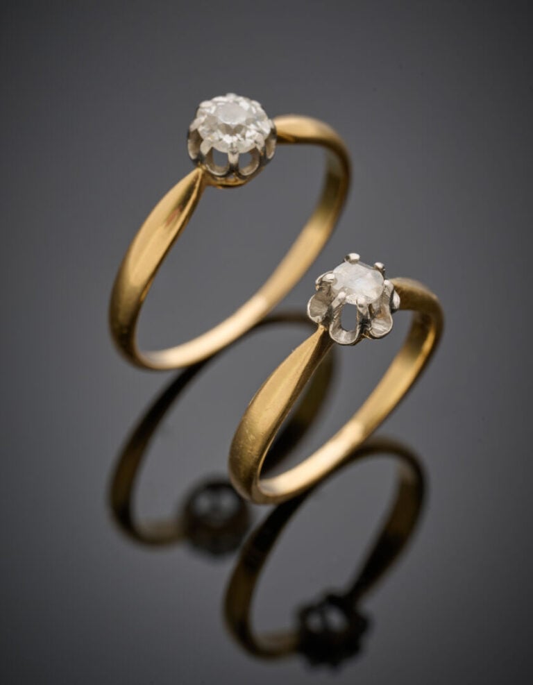 BAGUE solitaire en or jaune (750‰) serti d'un diamant taille ancienne de forme…