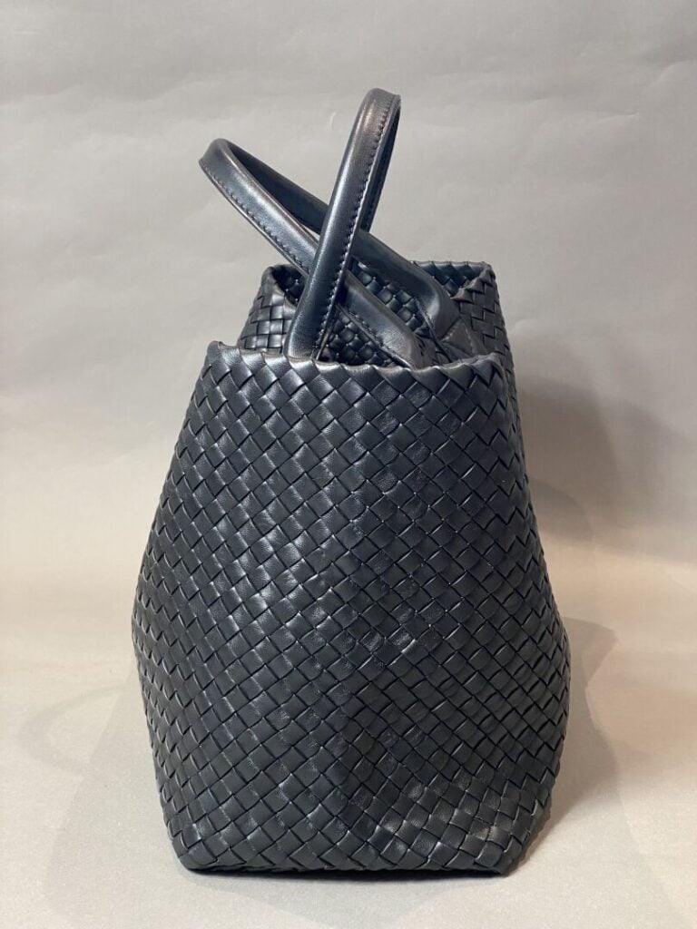 BOTTEGA VENETA - Sac cabas en cuir « intreccio » noir moyen modèle, double poig…