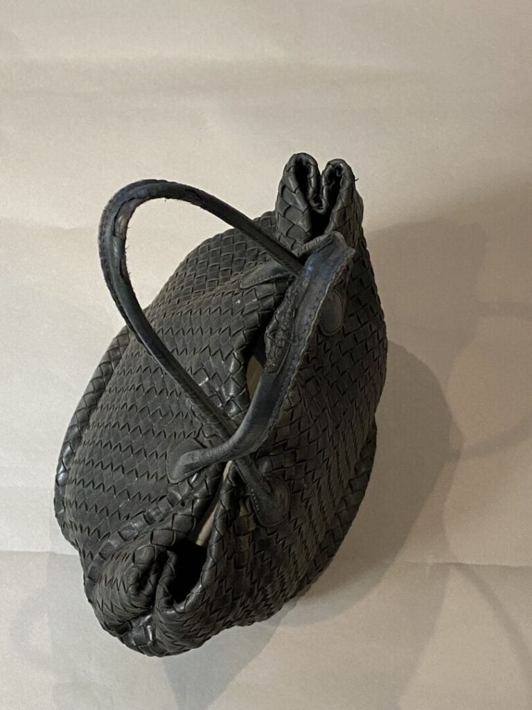 BOTTEGA VENETA - Sac en cuir « intreccio » noir, double poignée, porté main ou…