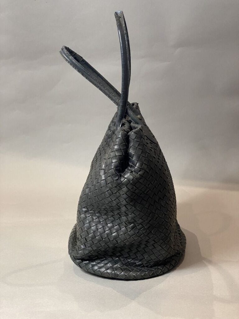 BOTTEGA VENETA - Sac en cuir « intreccio » noir, double poignée, porté main ou…