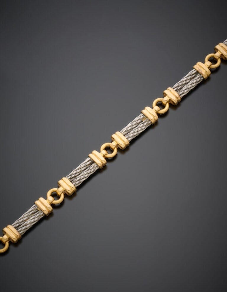 BRACELET en or jaune (750‰) et acier, articulé, composé de maillons rectangulai…