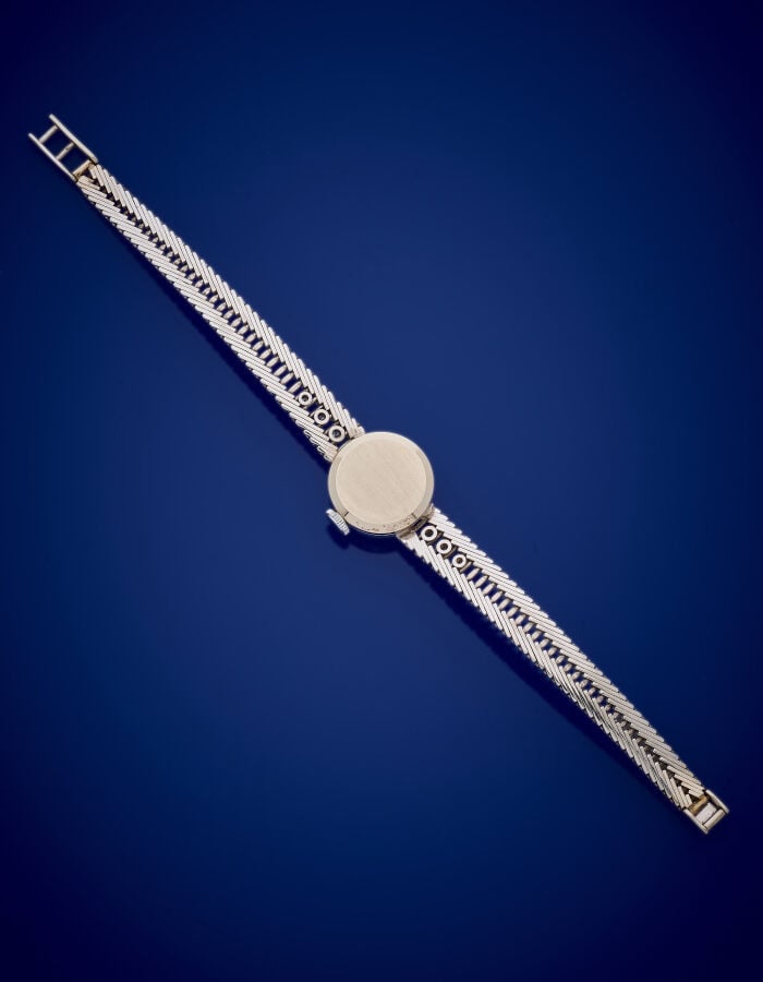 BRACELET MONTRE ronde de dame en or gris (585‰) 14 carats. Lunette et attaches…