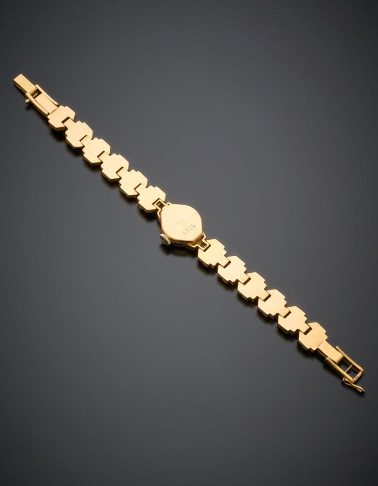 BRACELET MONTRE ronde de dame en or jaune (750‰) à maillons géométriques. Cadra…