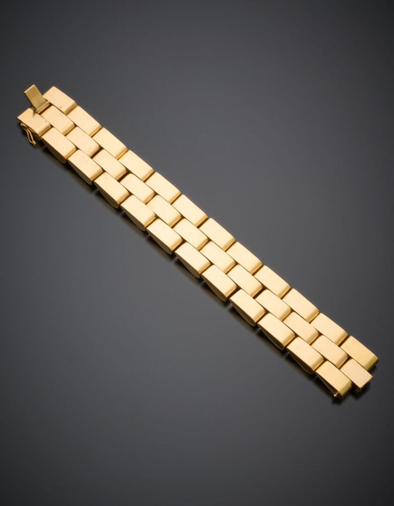 BRACELET " Tank " en or jaune (750°/°°). - Vers 1940. - Long.: 18,6 cm. Larg.:…