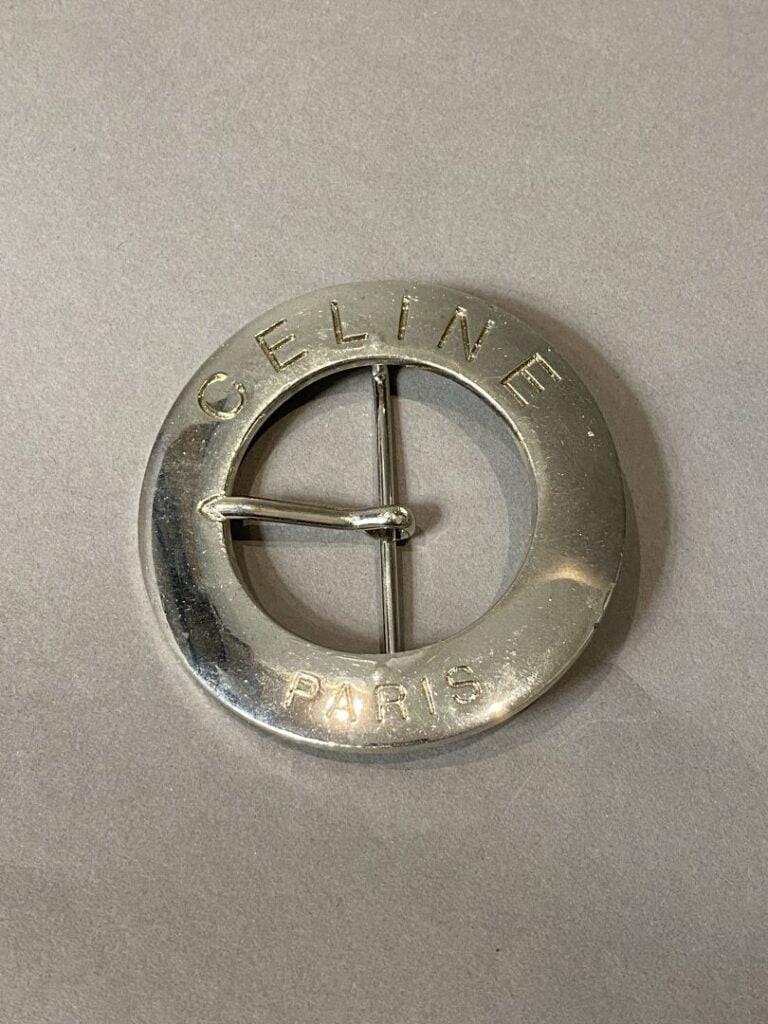 CELINE - Boucle de ceinture de forme ronde en métal argenté, signée